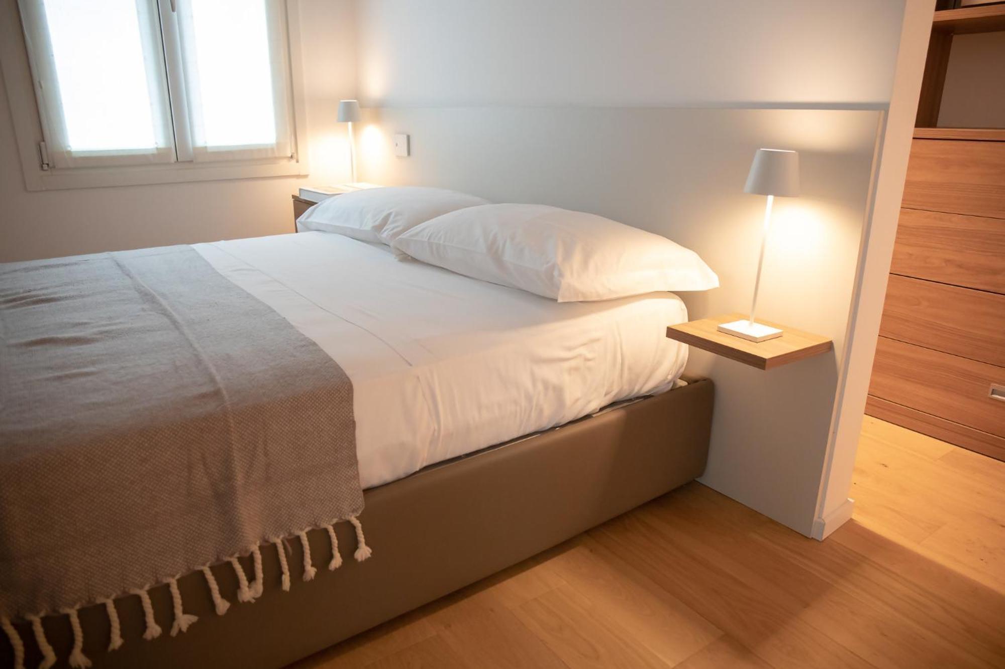 Amendola City View Apartments Suite Romantica Como Exterior foto