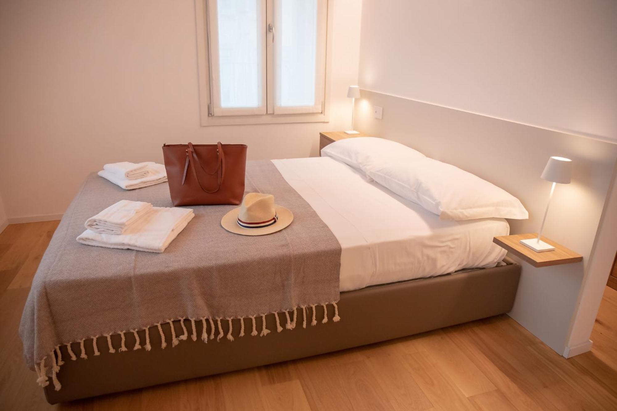 Amendola City View Apartments Suite Romantica Como Exterior foto